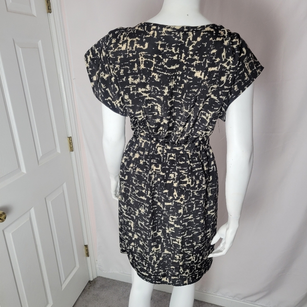 Chic Black and Cream Patterned Dress - Picture 2 of 5
